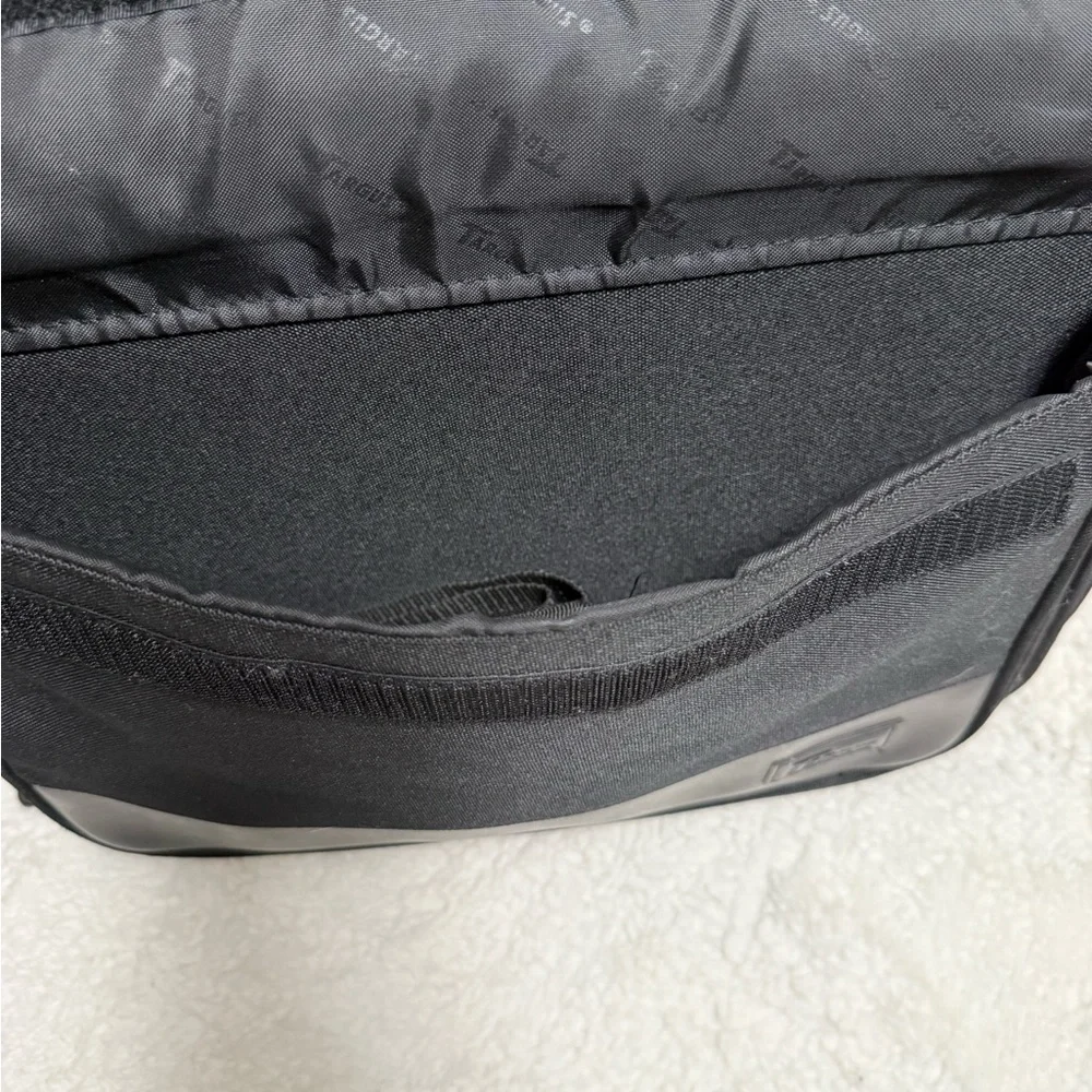 Vtg deadstock Targus Laptop Briefcase Y2K Office Core Minimalist Tech Bag Strap